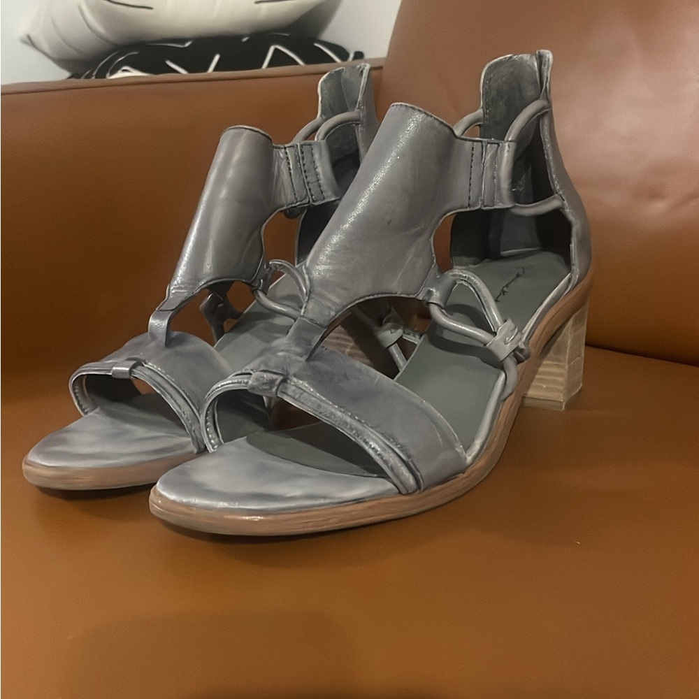 Gimmicks heels